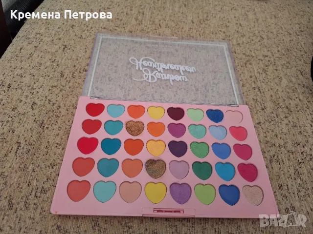 Сенки за очи Rainbow Heartbreaker I love revolution 40 цвята, снимка 1 - Декоративна козметика - 46874721