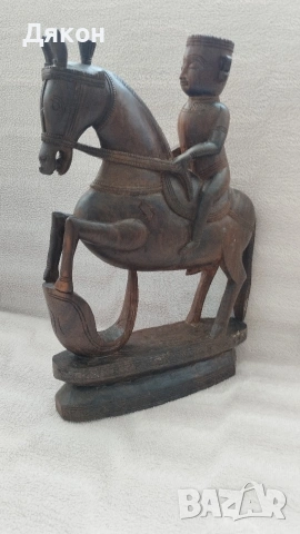 Фигурка кон дърворезба 