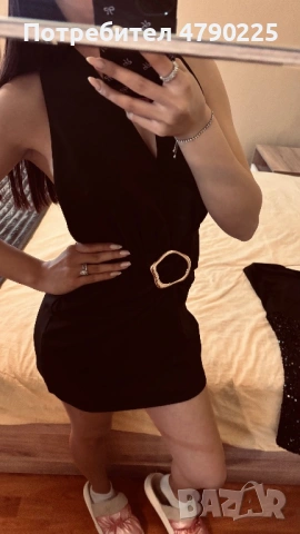 Стилна къса рокля в черен цвят.