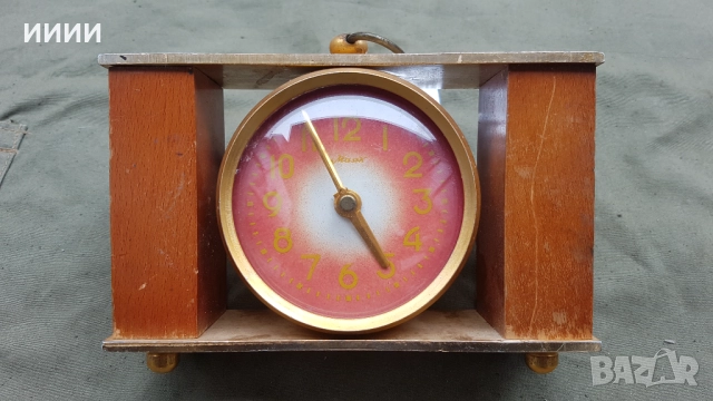 Настолен часовник Маяк, снимка 2 - Антикварни и старинни предмети - 51891399