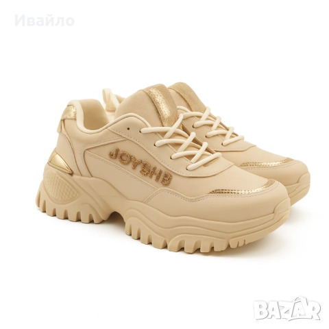 Дамски бежови сникърси с масивна подметка и златисти акценти