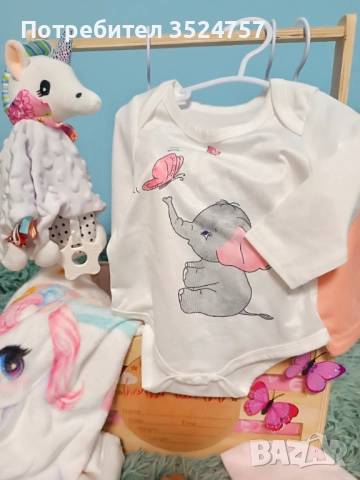 Продавам щендер с кошница с дрешки за момиченце , снимка 3 - Комплекти за бебе - 52354062