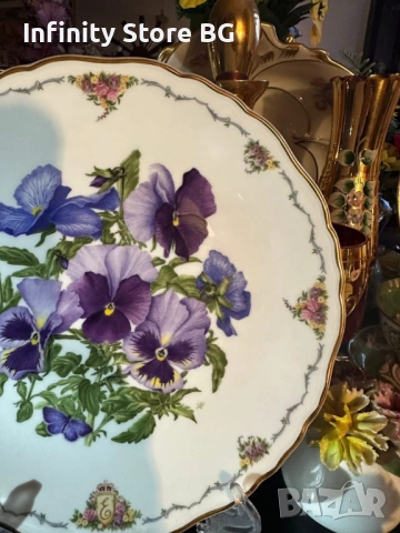 🌸✨ Royal Albert England – Плато “Теменужките” от лимитираната серия “Цветята на любовта” ✨🌸, снимка 3 - Антикварни и старинни предмети - 53465126