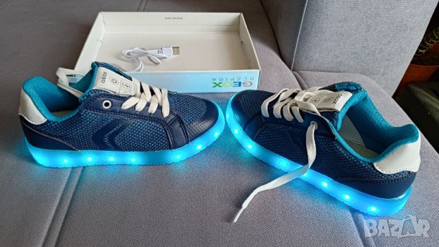 Детски светещи обувки Geox 33 номер, снимка 1 - Детски маратонки - 46203889