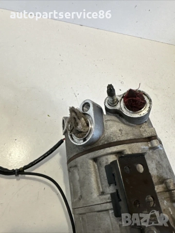 Помпа на компресора на климатика  LHD за Volvo V70 2.0 TDI (2012), снимка 2 - Части - 53833293