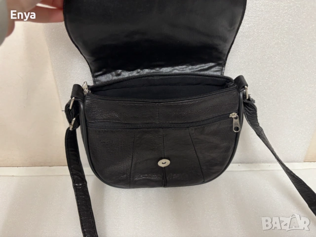 Малка черна чанта от естествена кожа, снимка 5 - Чанти - 54156935