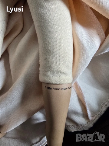 Колекционерска порцеланова кукла Gaby Rademann Ashton-Drake 1998, снимка 6 - Колекции - 53513716