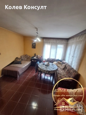 Етаж от къща с таванско помещение град Хасково,кв.Куба, снимка 16 - Етаж от къща - 53905458