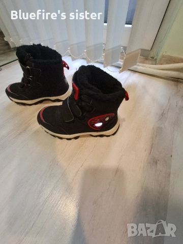 Светещи ботуши на Спайдърмен, снимка 4 - Детски боти и ботуши - 52592426