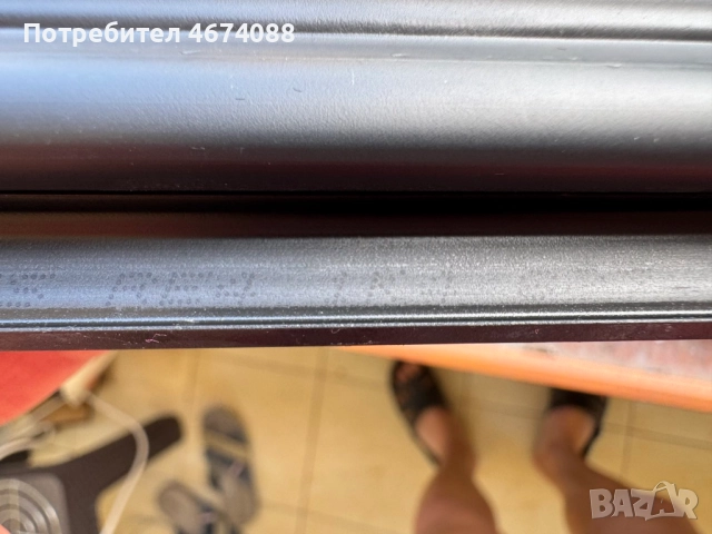 Обешумителна и почистваща лайсна на предна лява врата Жета Голф Jeta Golf 5 само за 20лв. 1K4837471, снимка 3 - Части - 52726472