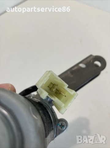 Мотор за предна дясна седалка за KIA Magentis 2.0 CRDi (2009) 88040-NF541, снимка 2 - Части - 53270917