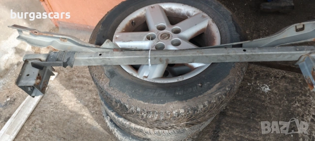 Основа предна броня Nissan X-Trail  T30 2004г, снимка 2 - Части - 53560774