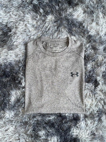 Under Armour тениска размер М сива, много добро състояние