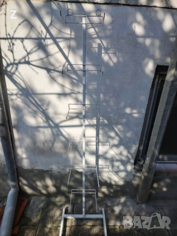 Висок бял стелаж с куки, снимка 2 - Стелажи и щандове - 53667932