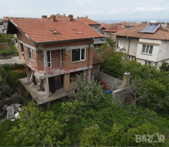 Триетажна къща 325м2, двор 475м2 от собственика, снимка 2 - Къщи - 50431639