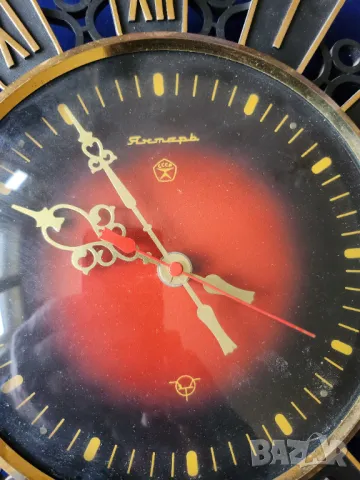 Часовник " Янтарь ", настенен, ел.механичен, работещ отлично СССР, снимка 2 - Други ценни предмети - 45079979