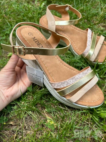 Дамски сандали в черно и златисто, снимка 5 - Сандали - 50751874