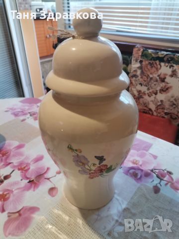 Голяма ваза с капаче, снимка 1 - Вази - 46213354
