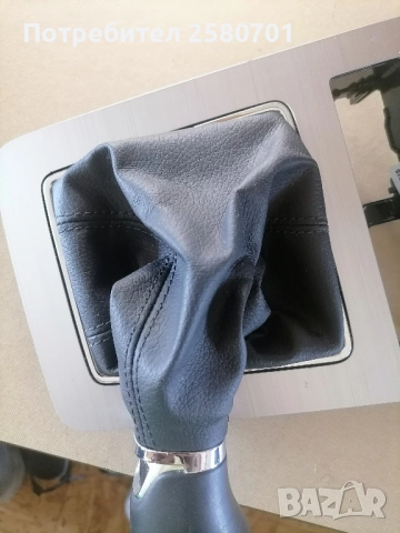 Продавам оригинална кожена топка с маншон за скоростен лост за Шкода Октавия 2016_2020г , снимка 3 - Аксесоари и консумативи - 51642232