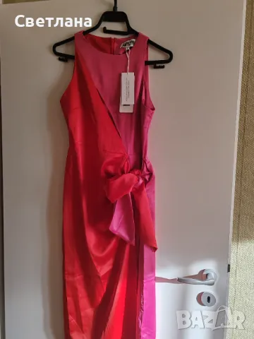 Страхотна сатенена рокля Amylynn