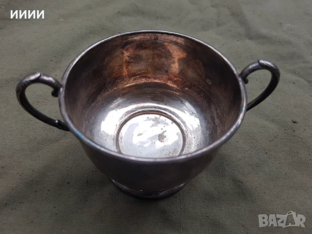 Посребрена чаша 