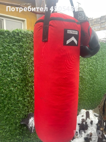 Боксова круша с ракавици 