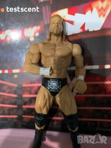 Екшън фигура WWE Triple H Трите Хикса Mattel basic Series играчка figure HHH missing hand, снимка 4 - Колекции - 48507136