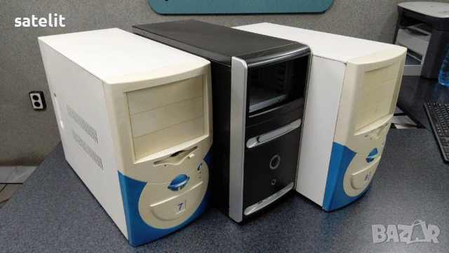 Продавам компютърни кутии и два монитора в много добро състояние   