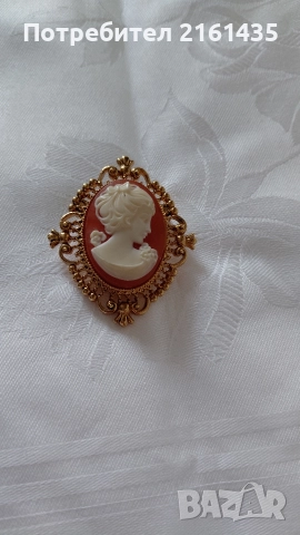 Нова ретро брошка Камея 