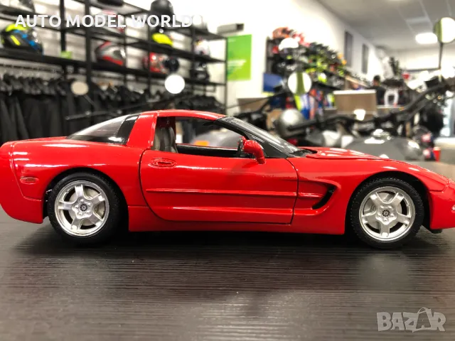 BBURAGO метална колекционерска количка CHEVROLET CORVETTE 1997г. 1:18, снимка 2 - Колекции - 47379641