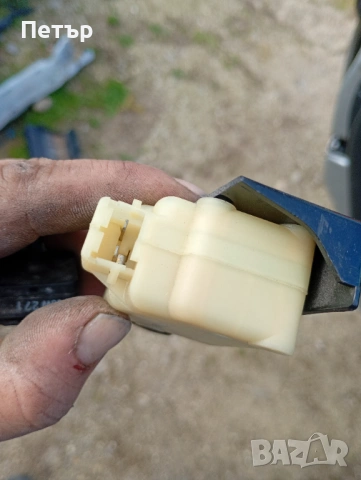 Машинка заключване на резервоара Volvo S60 V70 XC70 S80 XC90 30612856 , снимка 2 - Части - 53628517