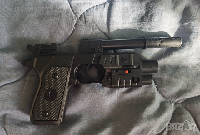 Детски пистолет играчка с лазерен мерник