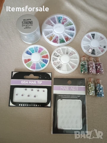Продавам гелово лепило, камъчета и стикери за нокти.