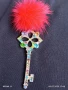 Ключ сувенир с цветни камъни и пухче много красив 40341, снимка 4