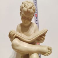 Скулптура на четящо дете., снимка 1 - Статуетки - 45406219
