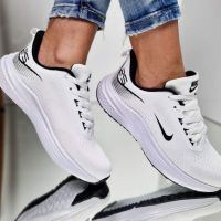 Дамски маратонки Nike, снимка 4 - Маратонки - 45889720