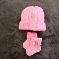 плетена шапка и чорапи за новородено, снимка 1 - Комплекти за бебе - 45930689