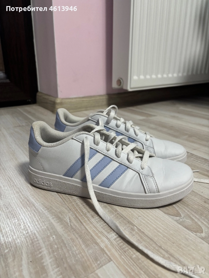 Бели спортни кецове Адидас, снимка 1