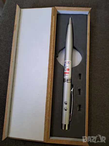 Химикалка показалка лазер в дървена кутия, снимка 1