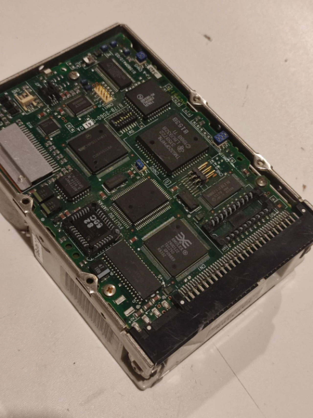 Ретро хард диск SCSI Fujitsu модел M2694ESA, Compaq в Твърди