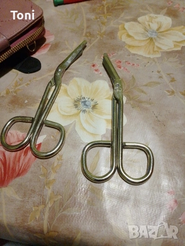 медицинска ножица чисто нова два броя 