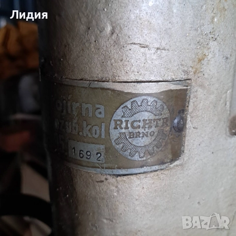 Чешка колонна бормашина работеща на монофазен ток , снимка 3 - Други машини и части - 52866938