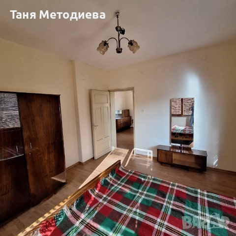 Масивна 2ет. къща 148м², двор 1126м², селскост. постройка 79м² кладенец - с. Слатина 25 км от Карлов, снимка 7 - Къщи - 52525050