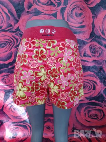 Дамски къси панталонки на флорални мотиви с закопчаване лепенки М/Л , снимка 2 - Къси панталони и бермуди - 46404520