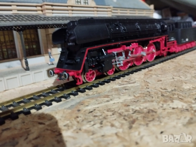 Парен локомотив Piko BR01⁵ + три вагона HO 1/87, снимка 6 - Колекции - 53459230