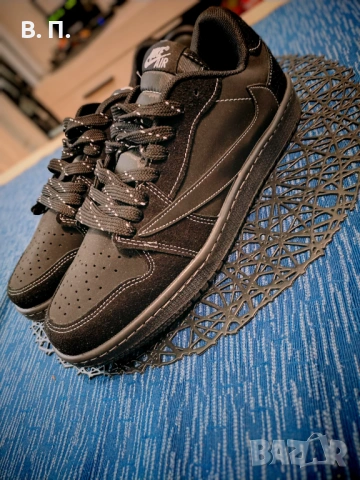 обувки Air Jordan 1 Low x Travis Scott 'Black Phantom', снимка 2 - Маратонки - 53617392