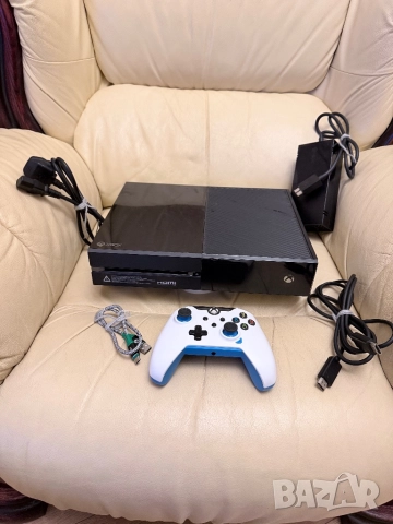 Xbox One черен +контролер+игра