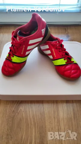 Адидас футболни маратонки 35 номер