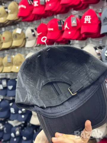 шапки с козирка emporio armani valentino garavani christian dior louis vuitton, снимка 2 - Шапки - 50422367