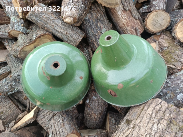 Стари метални емайлирани лампи